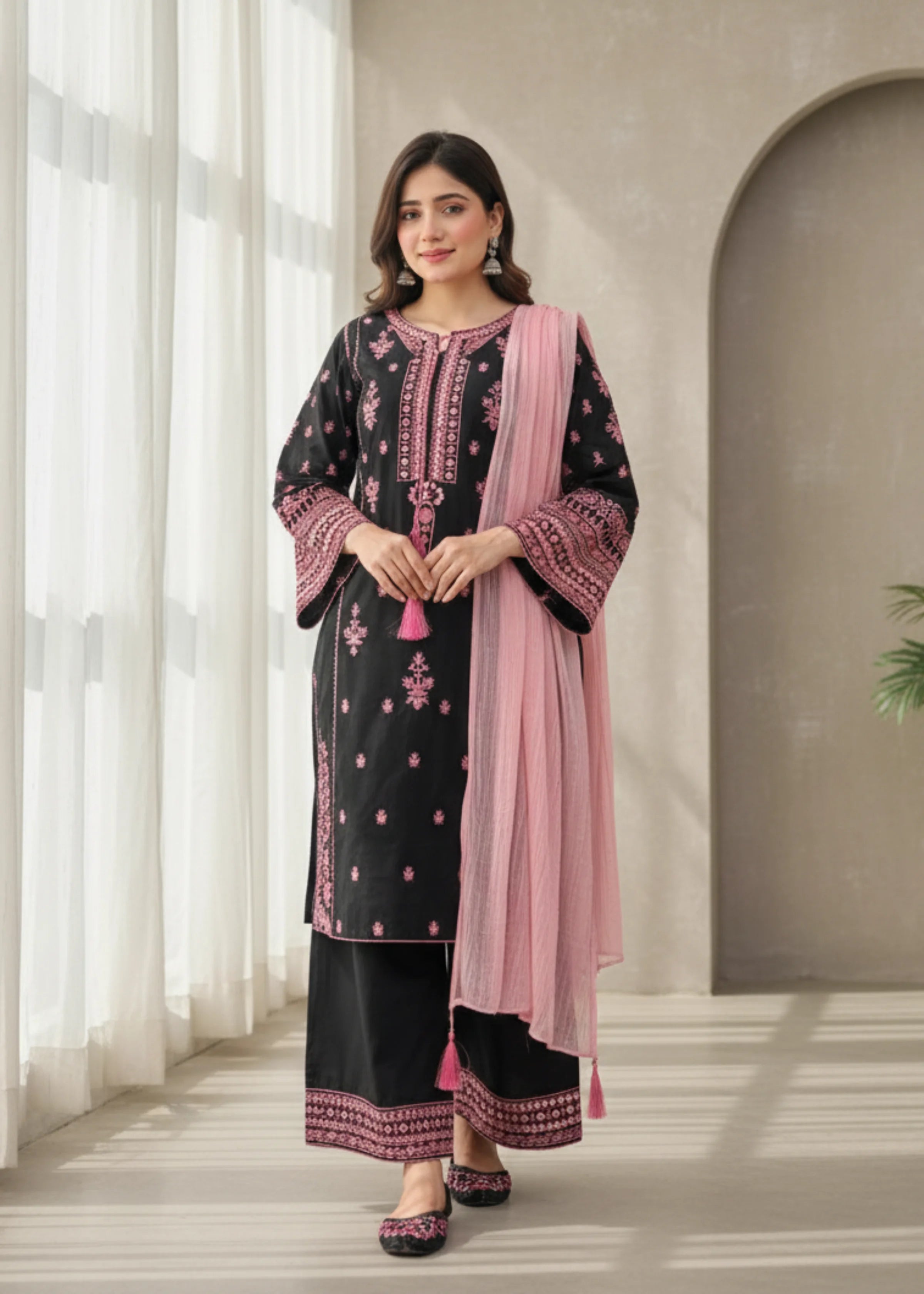 Black Embroidered Suit Set with Dupatta Elegant Ethnic Wear for Women