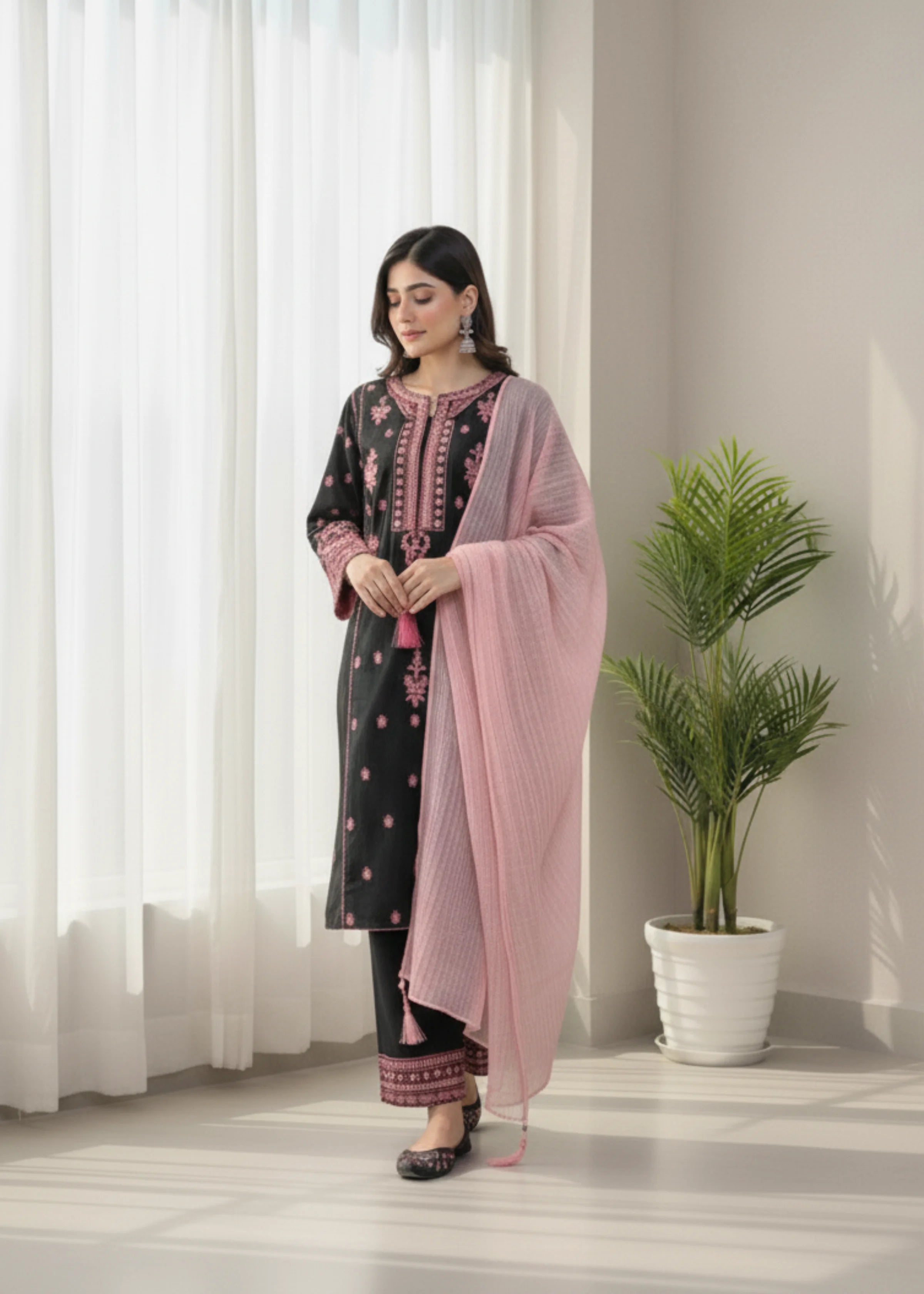 Black Embroidered Suit Set with Dupatta Elegant Ethnic Wear for Women